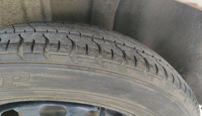 2010 Ford Figo ZXI 1.4 DIESEL, Diesel, Manual, 81,572 km, tyre