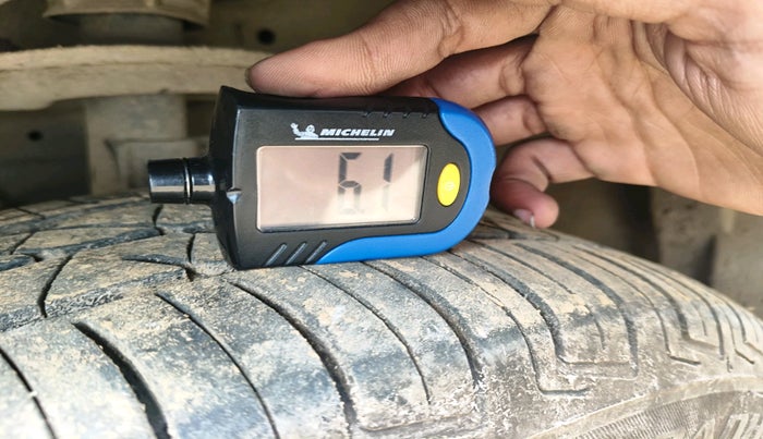 2017 Maruti Ertiga VXI, Petrol, Manual, 1,11,242 km, tyre