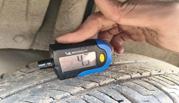 2017 Maruti Ertiga VXI, Petrol, Manual, 1,11,242 km, tyre