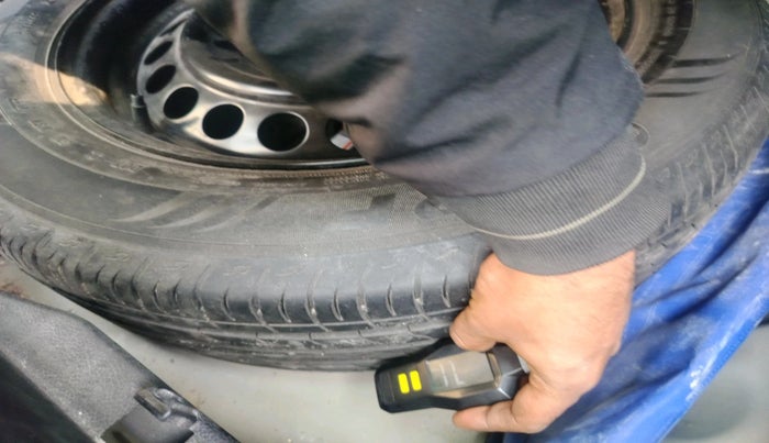 2022 Maruti BREZZA VXI SMART HYBRID, Petrol, Manual, 26,355 km, tyre