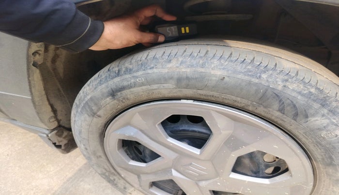 2022 Maruti BREZZA VXI SMART HYBRID, Petrol, Manual, 26,355 km, tyre