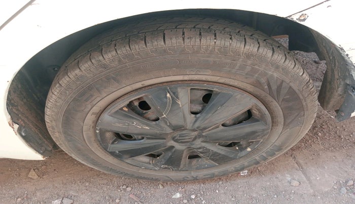 2011 Maruti Swift Dzire VDI, Diesel, Manual, 1,07,615 km, tyre