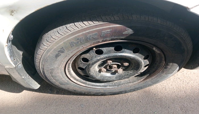 2011 Maruti Swift Dzire VDI, Diesel, Manual, 1,07,615 km, tyre