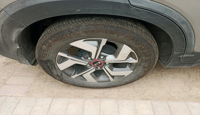 2021 KIA SONET GTX PLUS 1.5 AT, Diesel, Automatic, 1,05,613 km, tyre