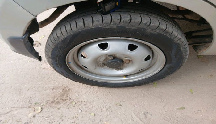 2015 Maruti Alto K10 LXI CNG, Petrol, Manual, 1,06,535 km, tyre