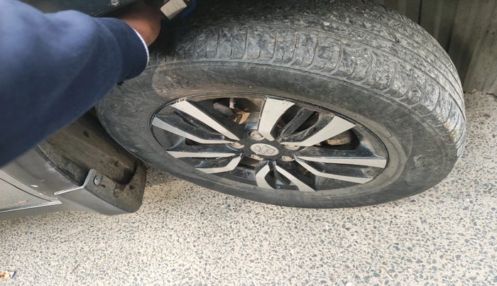 2016 Maruti Vitara Brezza VDI, Diesel, Manual, 1,21,216 km, tyre