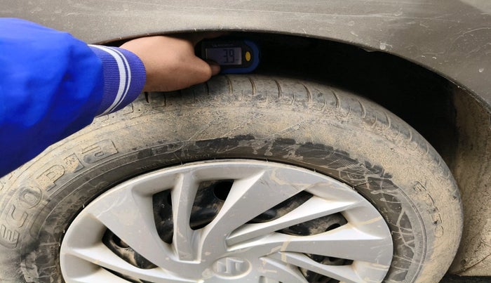 2020 Maruti Ertiga VXI CNG, Petrol, Manual, 44,500 km, tyre