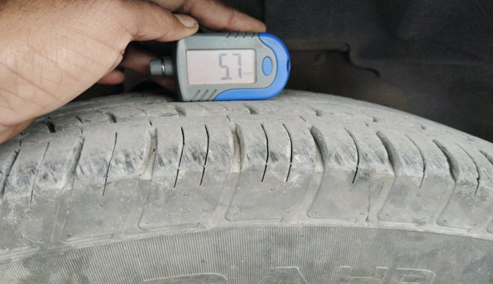 2017 Mahindra Scorpio S4 PLUS 1.99 INTELLI-HYBRID, Diesel, Manual, 86,777 km, tyre