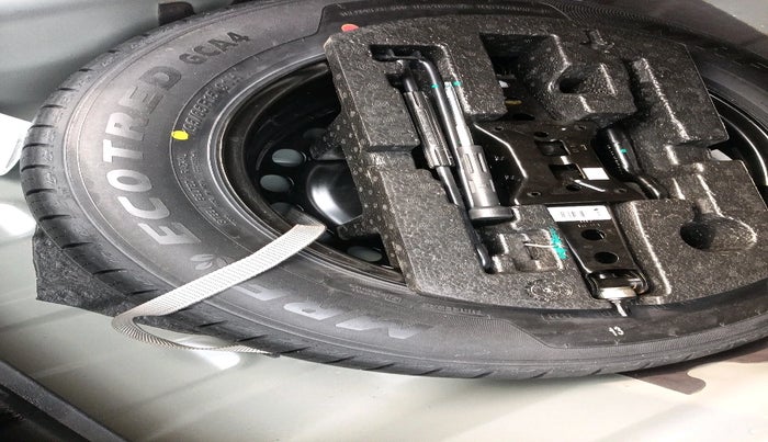 2023 Volkswagen VIRTUS TOPLINE TSI 1.0 MT, Petrol, Manual, 29,859 km, tyre