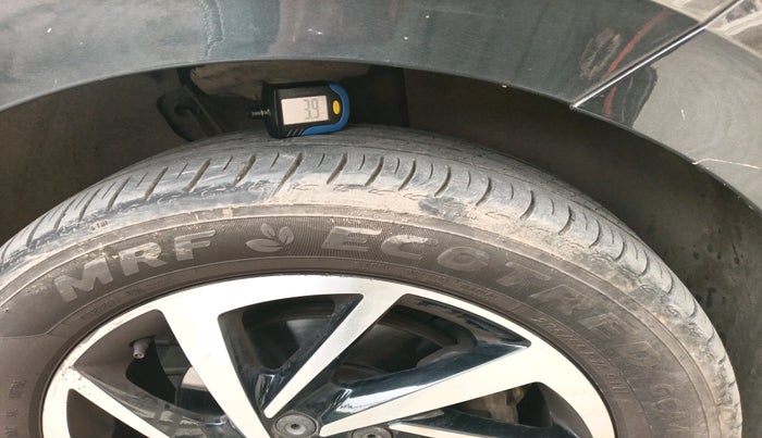 2023 Volkswagen VIRTUS TOPLINE TSI 1.0 MT, Petrol, Manual, 29,859 km, tyre