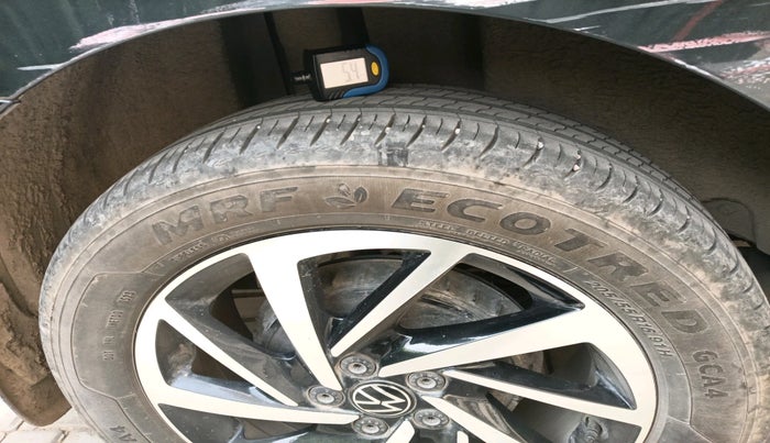 2023 Volkswagen VIRTUS TOPLINE TSI 1.0 MT, Petrol, Manual, 29,859 km, tyre