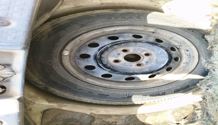 2010 Maruti Swift VXI, Petrol, Manual, 79,451 km, tyre