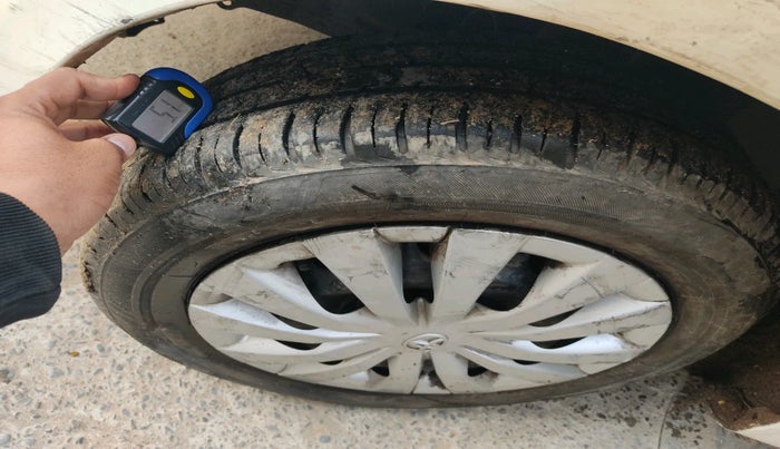 2012 Toyota Etios G SP, Petrol, Manual, 2,71,246 km, tyre