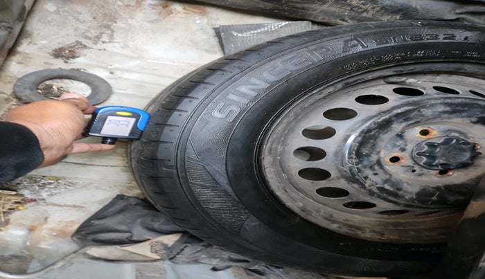 2012 Toyota Etios G SP, Petrol, Manual, 2,71,246 km, tyre