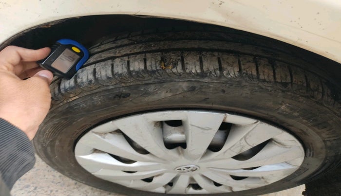 2012 Toyota Etios G SP, Petrol, Manual, 2,71,246 km, tyre