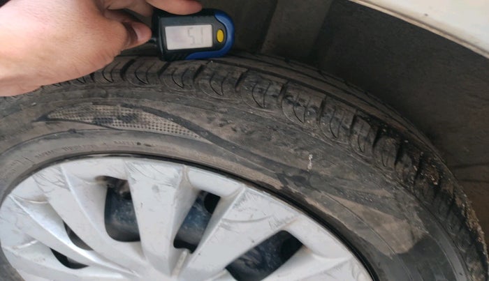 2012 Toyota Etios G SP, Petrol, Manual, 2,71,246 km, tyre