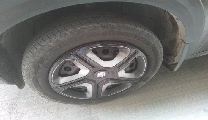 2023 Tata NEXON PURE SUNROOF 1.2 PETROL, Petrol, Manual, 39,834 km, tyre