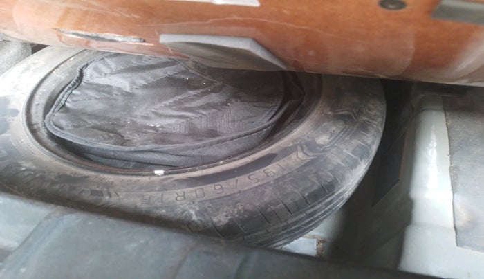 2023 Tata NEXON PURE SUNROOF 1.2 PETROL, Petrol, Manual, 39,834 km, tyre