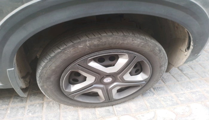 2023 Tata NEXON PURE SUNROOF 1.2 PETROL, Petrol, Manual, 39,834 km, tyre