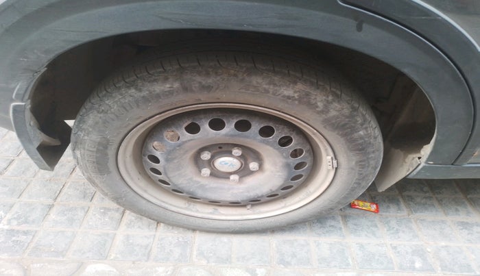 2023 Tata NEXON PURE SUNROOF 1.2 PETROL, Petrol, Manual, 39,834 km, tyre