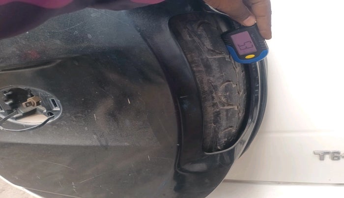 2018 Mahindra TUV300 T6 PLUS, Diesel, Manual, 1,08,052 km, tyre