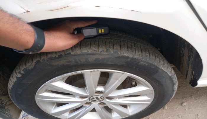 2013 Volkswagen Polo HIGHLINE DIESEL, Diesel, Manual, 1,25,274 km, tyre