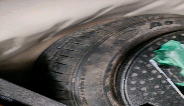 2016 Maruti Ciaz ZDI SHVS, Diesel, Manual, 75,328 km, tyre