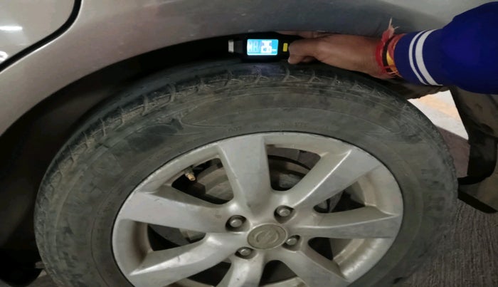 2011 Nissan Sunny XV PETROL, Petrol, Manual, 55,010 km, tyre