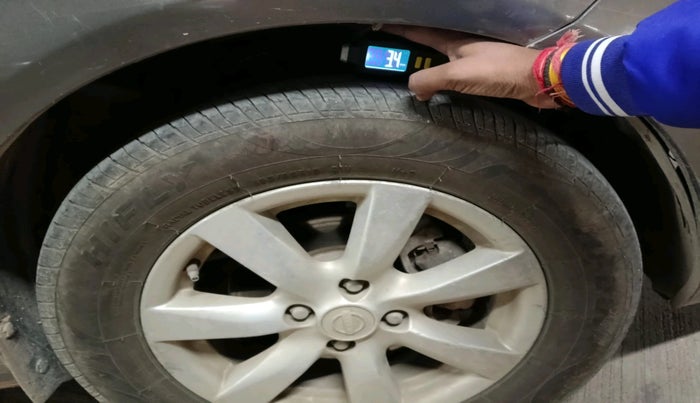 2011 Nissan Sunny XV PETROL, Petrol, Manual, 55,010 km, tyre