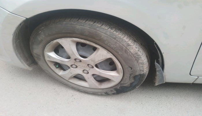 2011 Hyundai Verna FLUIDIC 1.6 VTVT, Petrol, Manual, 1,44,375 km, tyre