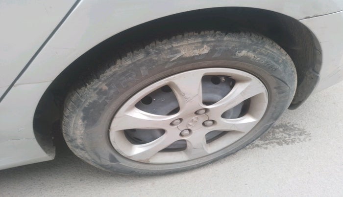 2011 Hyundai Verna FLUIDIC 1.6 VTVT, Petrol, Manual, 1,44,375 km, tyre