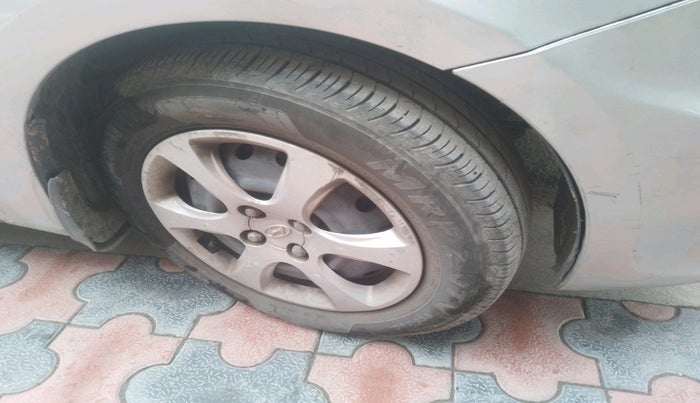 2011 Hyundai Verna FLUIDIC 1.6 VTVT, Petrol, Manual, 1,44,375 km, tyre