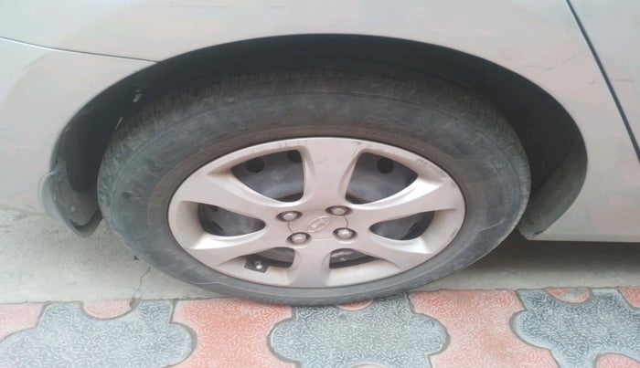 2011 Hyundai Verna FLUIDIC 1.6 VTVT, Petrol, Manual, 1,44,375 km, tyre