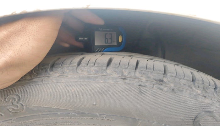 2015 Hyundai Xcent SX 1.2, Petrol, Manual, 1,14,188 km, tyre