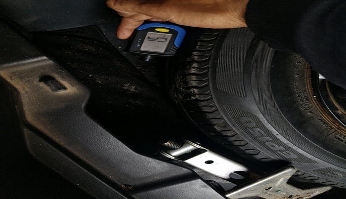 2018 Maruti Dzire VDI, Diesel, Manual, 75,093 km, tyre