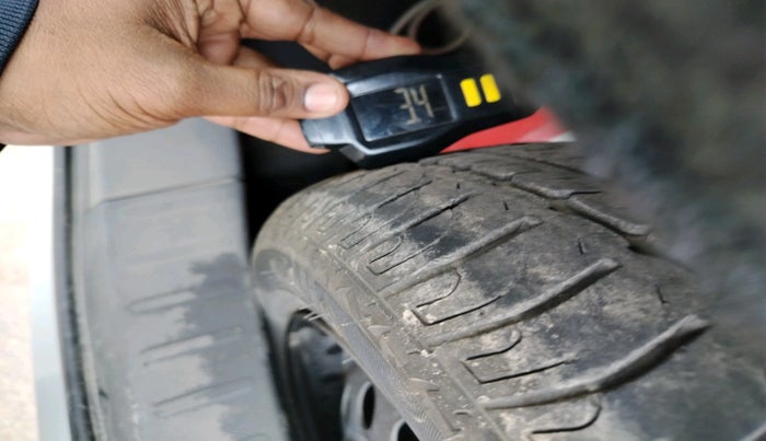 2011 Maruti Wagon R 1.0 VXI, Petrol, Manual, 1,55,680 km, tyre