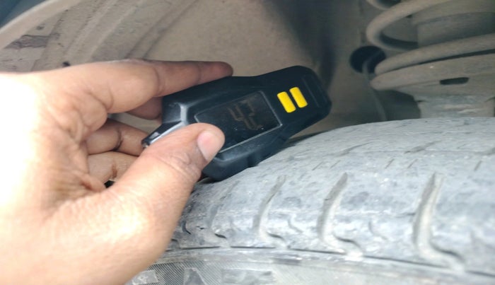 2011 Maruti Wagon R 1.0 VXI, Petrol, Manual, 1,55,680 km, tyre