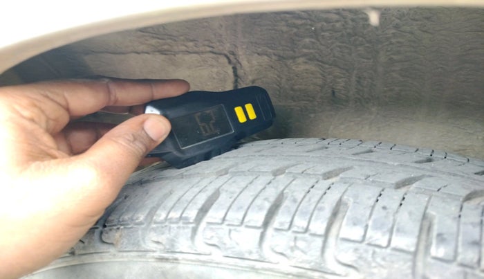 2011 Maruti Wagon R 1.0 VXI, Petrol, Manual, 1,55,680 km, tyre