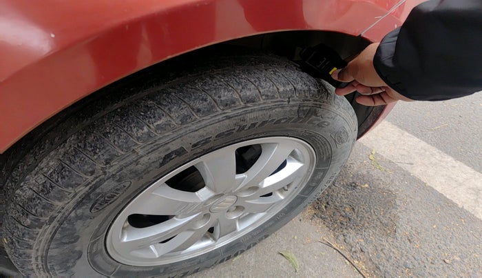 2010 Maruti Swift ZXI, Petrol, Manual, 50,020 km, tyre