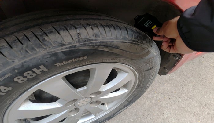 2010 Maruti Swift ZXI, Petrol, Manual, 50,020 km, tyre