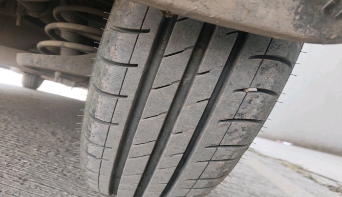 2011 Hyundai i10 MAGNA 1.2, Petrol, Manual, 1,49,220 km, tyre