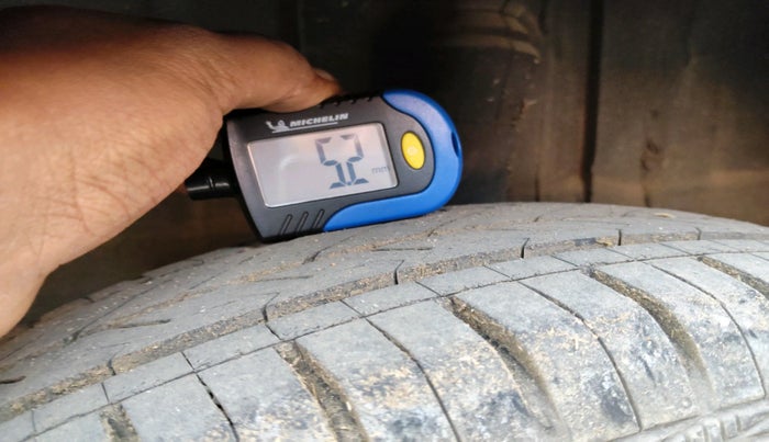 2019 Renault Kwid CLIMBER 1.0 AMT (O), Petrol, Automatic, 61,145 km, tyre