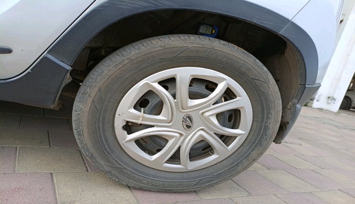 2016 Mahindra Kuv100 K4 6 STR, Petrol, Manual, 1,20,281 km, tyre