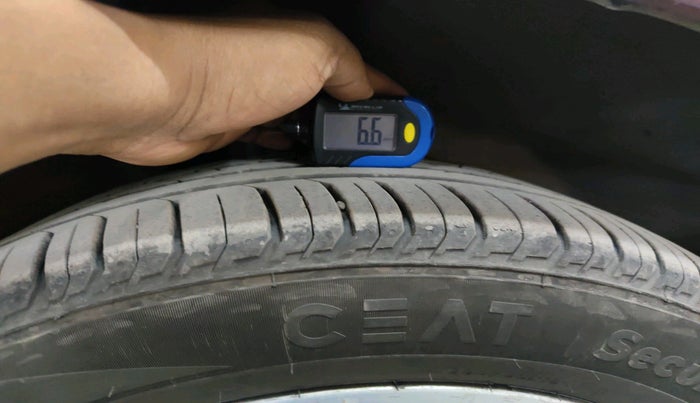 2010 Skoda Superb ELEGANCE 1.8 TSI AT, Petrol, Automatic, 1,14,765 km, tyre