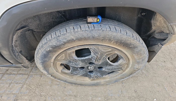 2022 Tata PUNCH ACCOMPLISHED MT, Petrol, Manual, 34,294 km, tyre