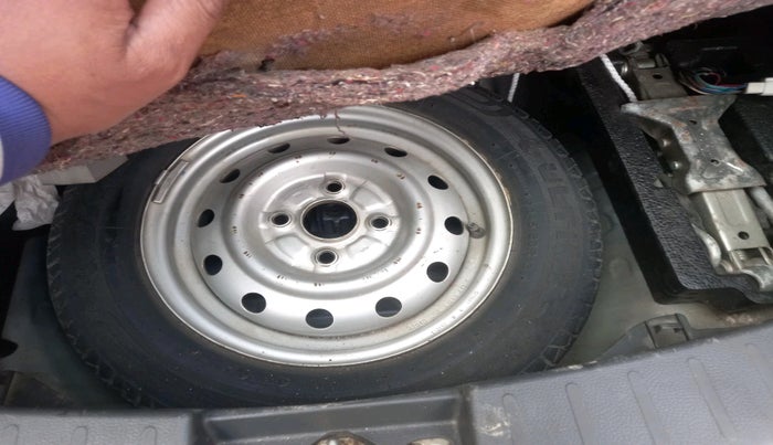 2012 Maruti Wagon R 1.0 LXI, Petrol, Manual, 50,415 km, tyre