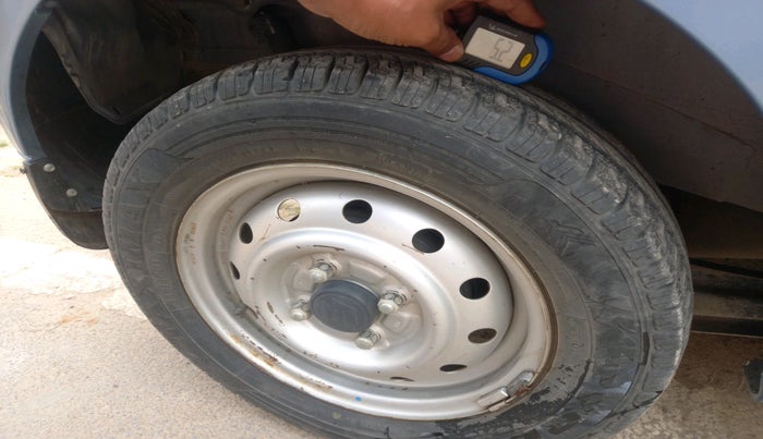 2012 Maruti Wagon R 1.0 LXI, Petrol, Manual, 50,415 km, tyre