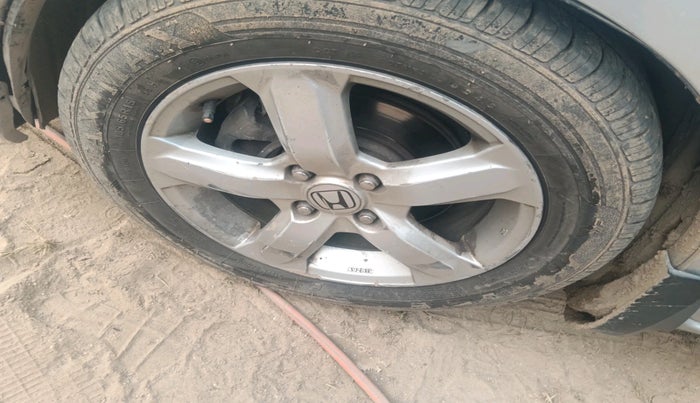 2011 Honda Jazz 1.2 L I-VTEC SELECT, Petrol, Manual, 1,06,480 km, tyre