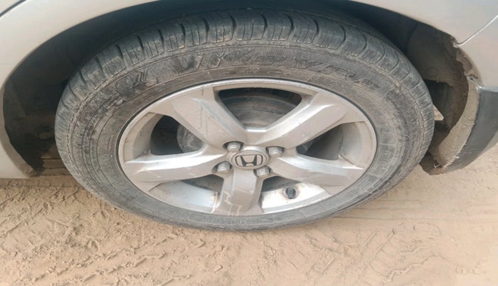 2011 Honda Jazz 1.2 L I-VTEC SELECT, Petrol, Manual, 1,06,480 km, tyre