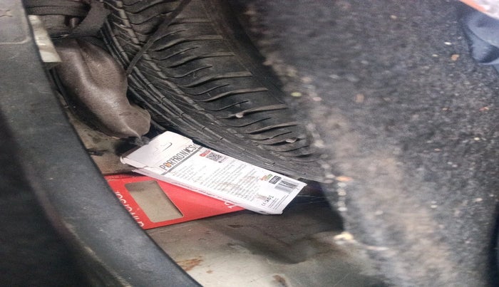 2011 Honda Jazz 1.2 L I-VTEC SELECT, Petrol, Manual, 1,06,480 km, tyre